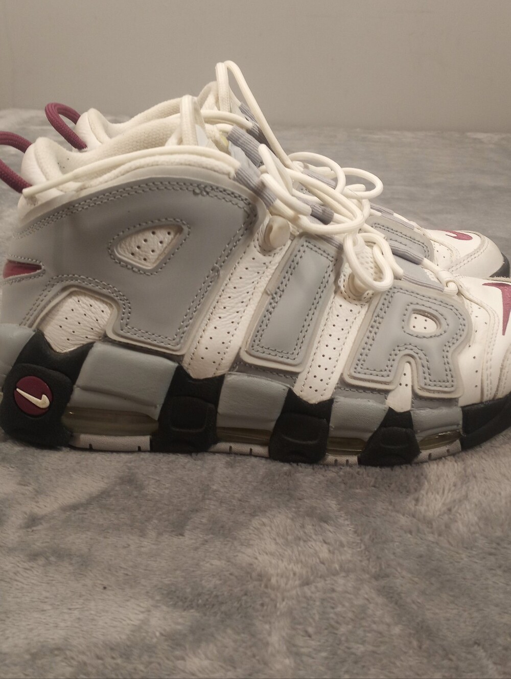 Nike Men's White/Grey/Pink Air More Uptempo Sneakers Size 8.5